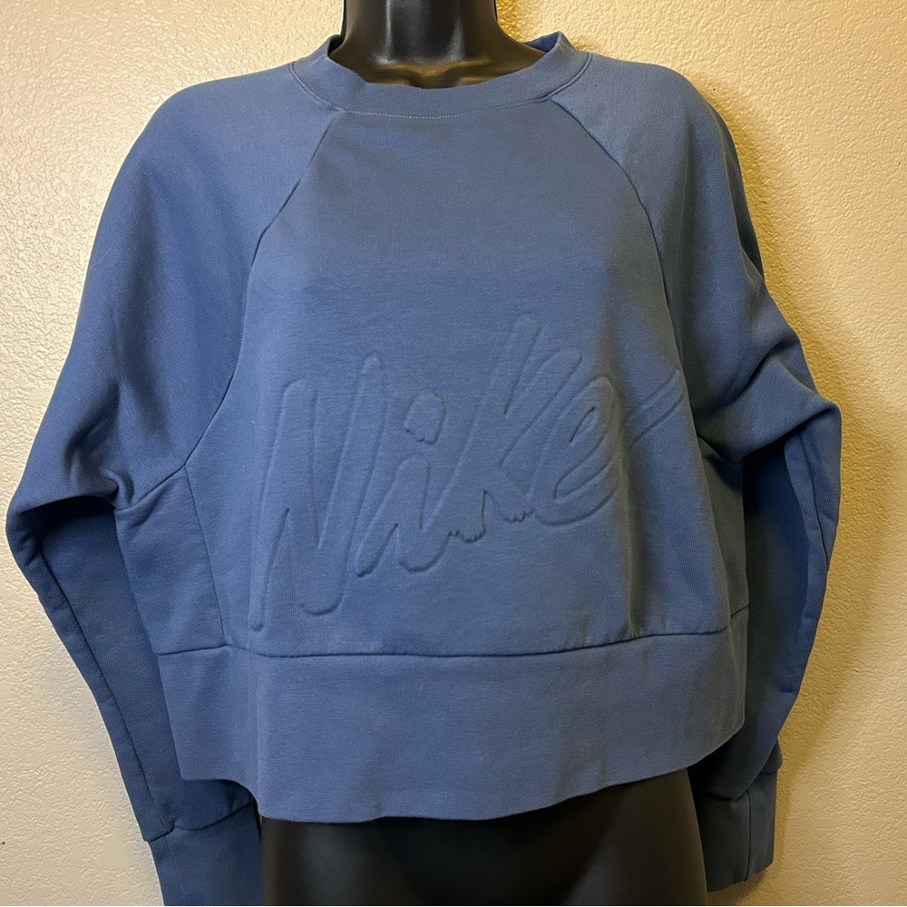 Nike Dri-Fit Luxe Embossed Logo Crop Sweatshirt Streetwear Athleisure Women's S